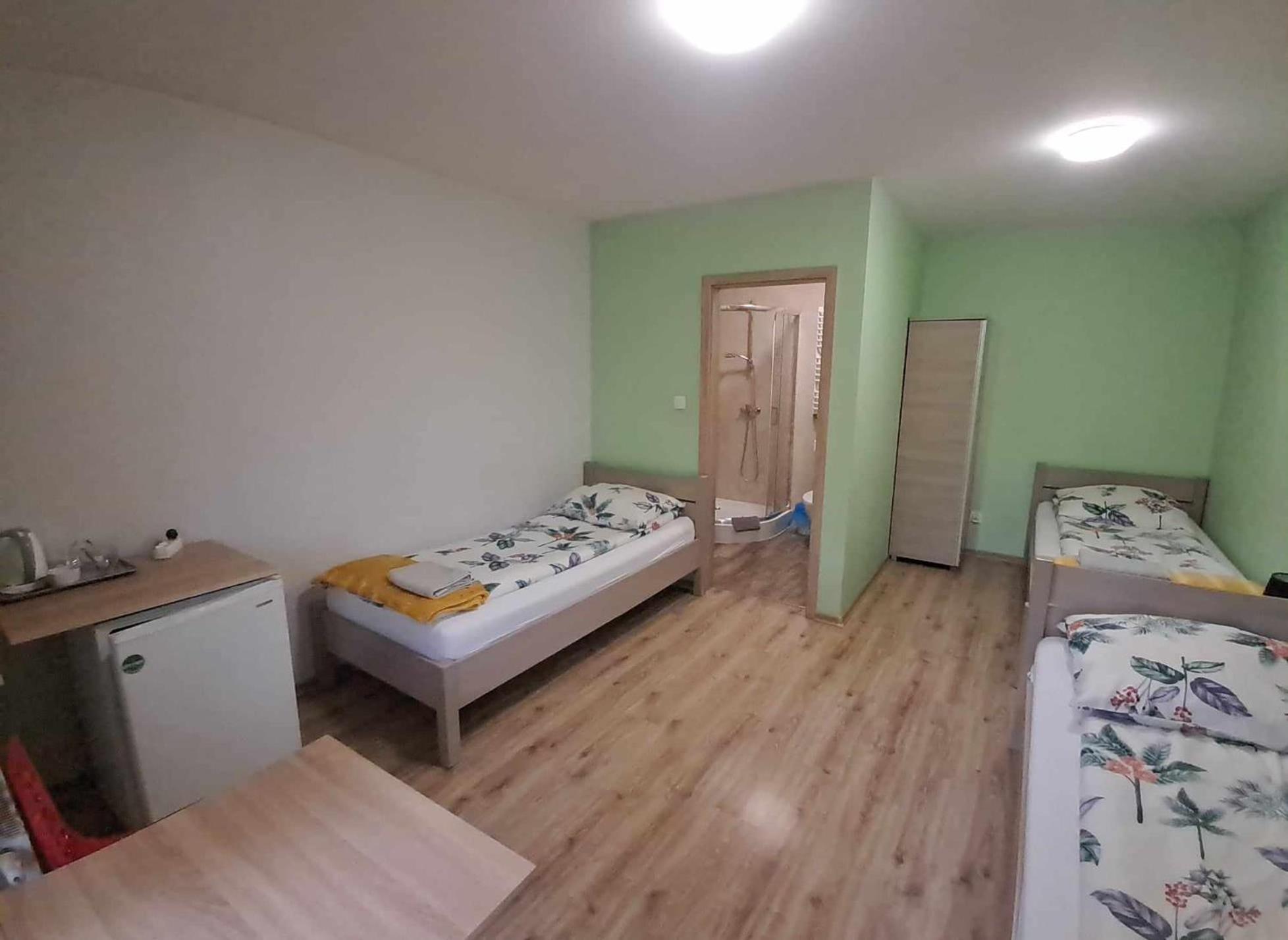 Noclegi Julia Pokoje 1-3 Parter Sniadanie Kontynentalne Kielce Buitenkant foto