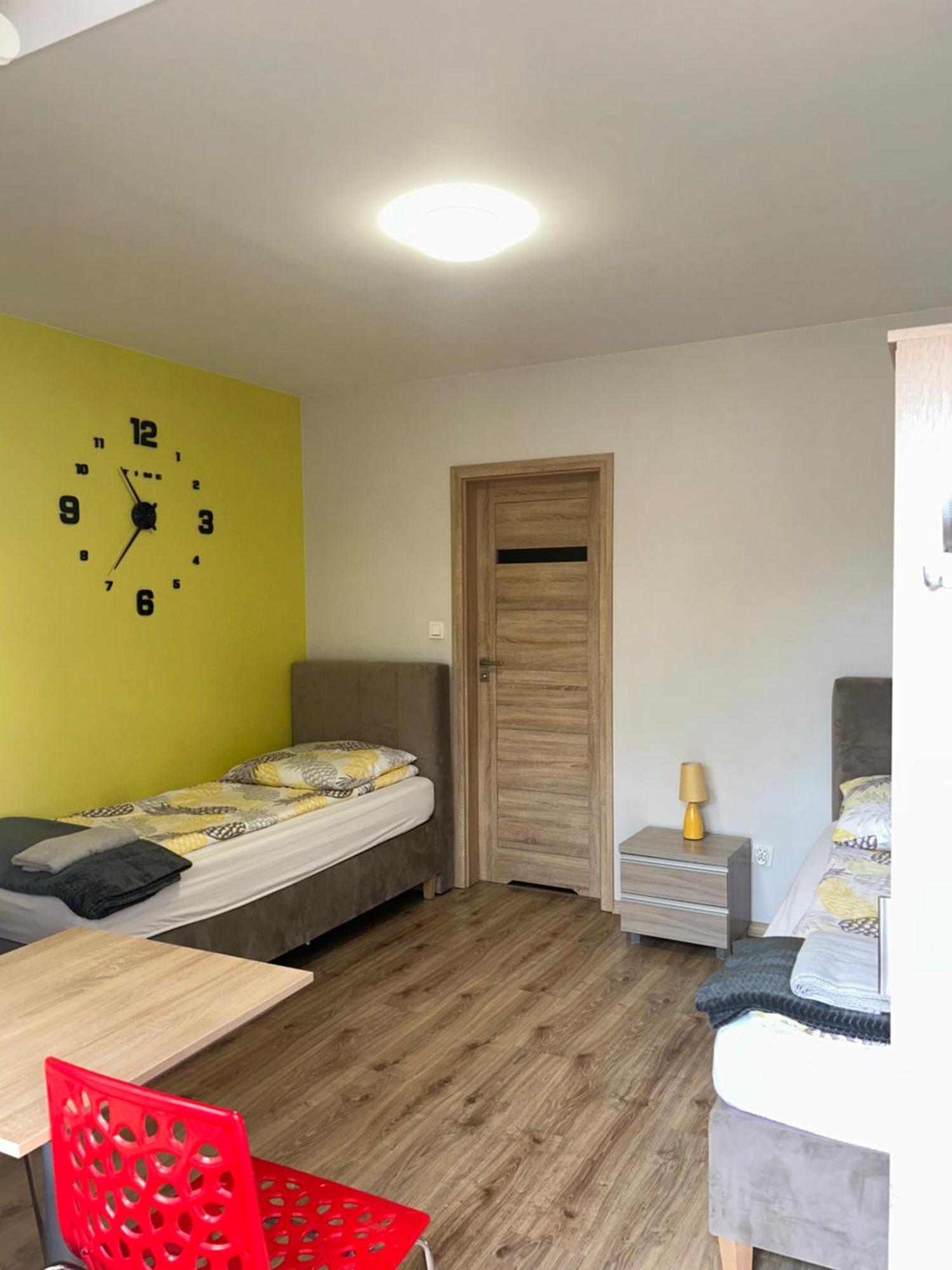 Noclegi Julia Pokoje 1-3 Parter Sniadanie Kontynentalne Kielce Buitenkant foto
