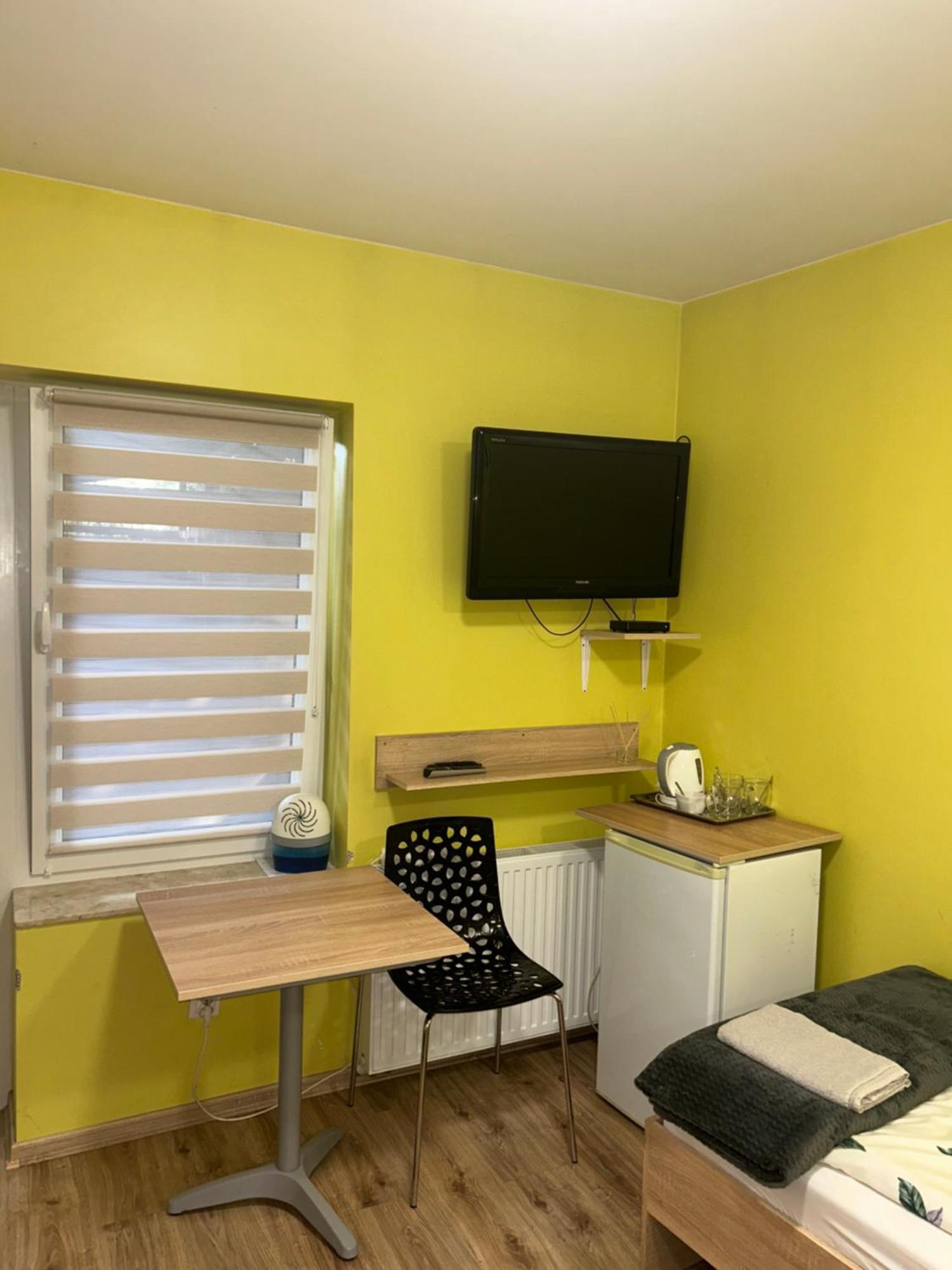 Noclegi Julia Pokoje 1-3 Parter Sniadanie Kontynentalne Kielce Buitenkant foto